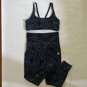 Vuori women’s tie dye daily legging & Yosemite bra set